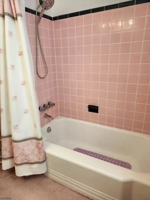 Bath - 82 Arnot Pl, Paramus, NJ 07652 photo 2 of 2