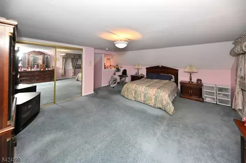 Bedroom - 82 Arnot Pl, Paramus, NJ 07652 photo 3 of 3