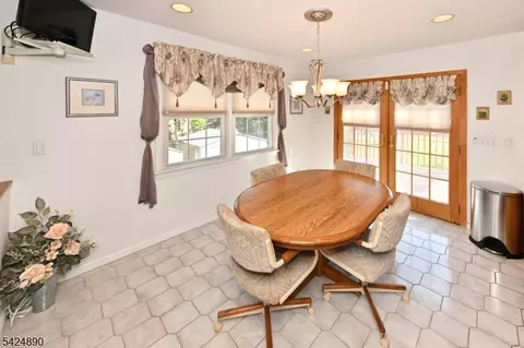 Dining - 82 Arnot Pl, Paramus, NJ 07652 photo 1 of 1