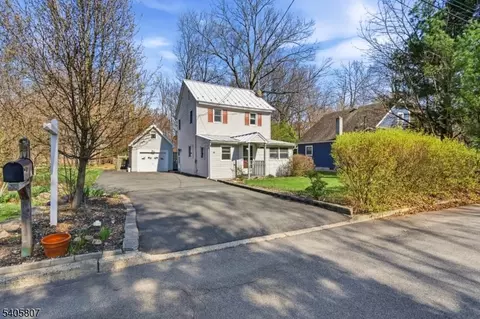 15 Parker Rd, Mount Arlington, NJ 07856