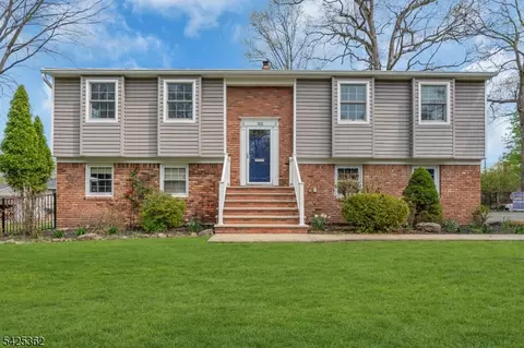 102 Hillcrest Dr, Wayne, NJ 07470