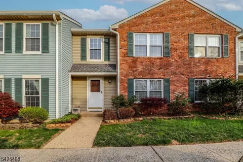 118 Selby Ct, Somerset, NJ 08873