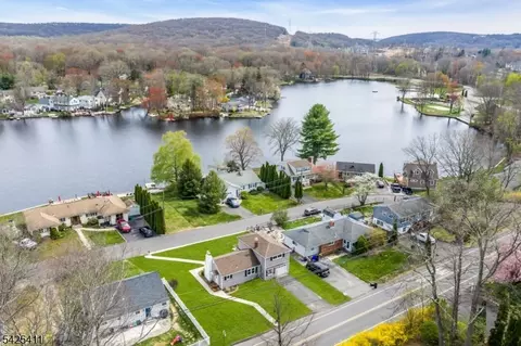18 W Shawnee Trl, Wharton, NJ 07885