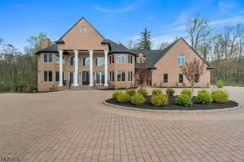 19 Amira Ln, Kinnelon, NJ 07405