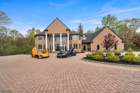 19 Amira Ln, Kinnelon, NJ 07405