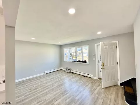 35 Fiat Ave, Iselin, NJ 08830