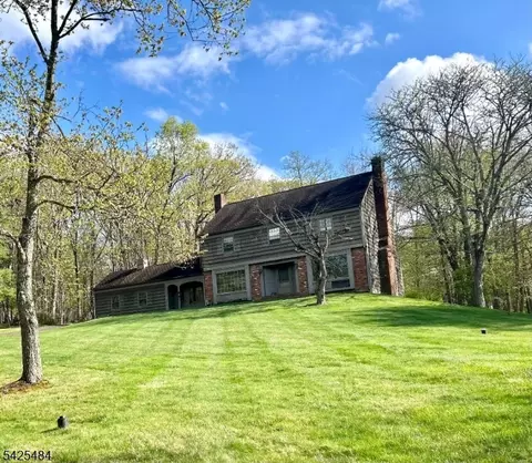 60 Meadowlark Dr, Watchung, NJ 07069