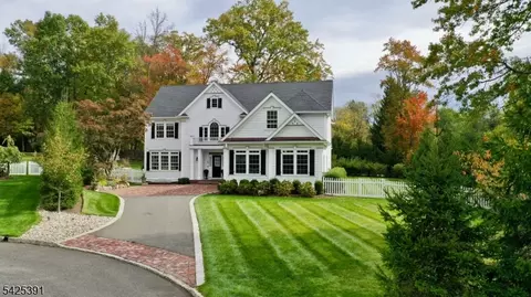 5 Meadow Ct, Chatham Twp, NJ 07928