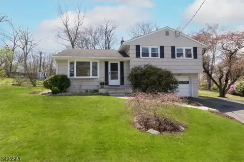 35 Sanford Dr, Randolph, NJ 07869