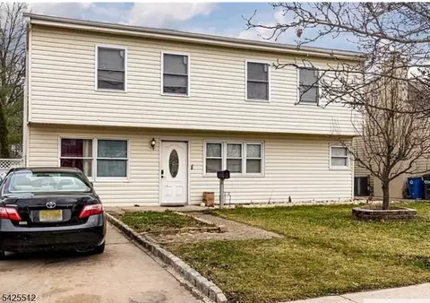 62 Leber Ave, Carteret, NJ 07008
