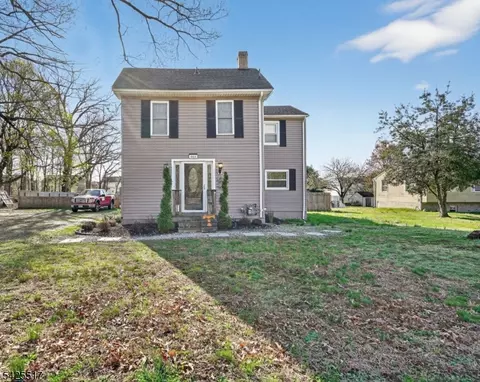 664 Chestnut St, Williamstown, NJ 08094