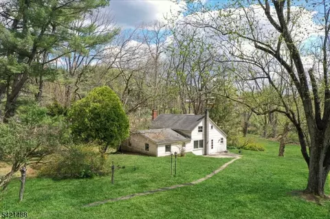 35 Studer Rd, Clinton, NJ 08809