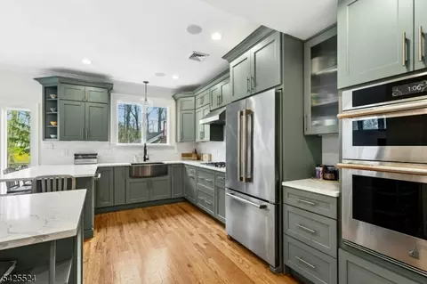 24 Windsor Pl, Cranford, NJ 07016