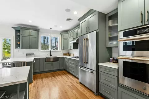 24 Windsor Pl, Cranford, NJ 07016