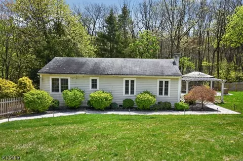 118 Hillside Ter, Califon, NJ 07830