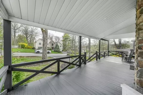 8 Mountainside Dr, Wayne, NJ 07470 photo 3