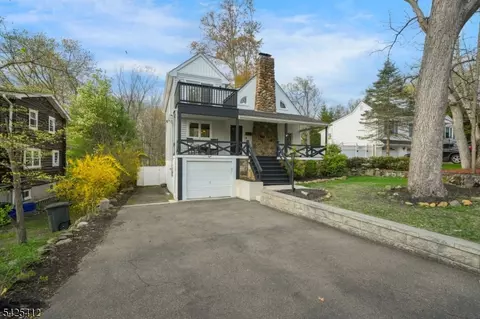 8 Mountainside Dr, Wayne, NJ 07470