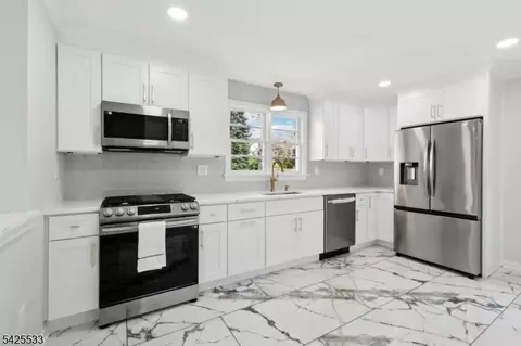 8 Oak St, Netcong, NJ 07857