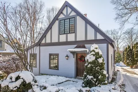 37 Colles Ave, Morristown, NJ 07960