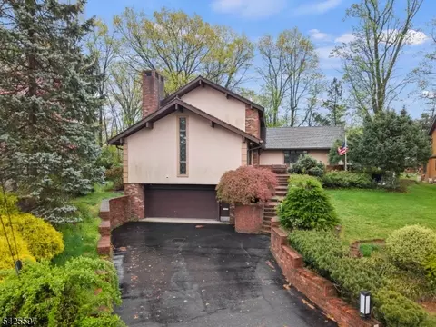 77 Macarthur Dr, Clifton, NJ 07013