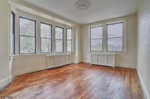 33 62nd St #4A, West New York, NJ 07093
