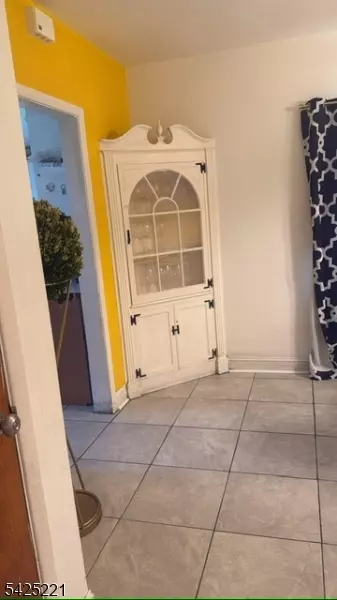 Entry Way - 1777 Springtown Rd, Alpha, NJ 08865 photo 1 of 4
