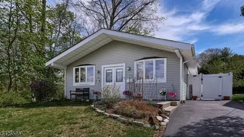 16 Forest Ter, Wayne, NJ 07470 photo 3