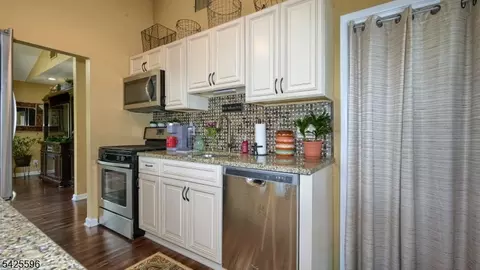 16 Forest Ter, Wayne, NJ 07470 photo 9