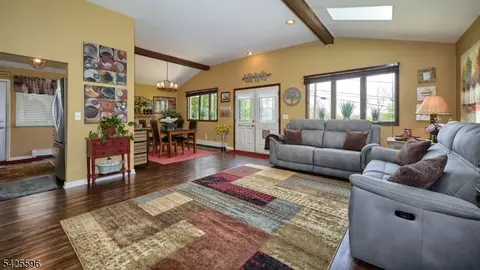 16 Forest Ter, Wayne, NJ 07470