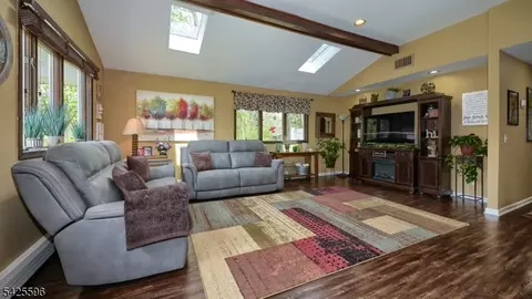 16 Forest Ter, Wayne, NJ 07470 photo 4