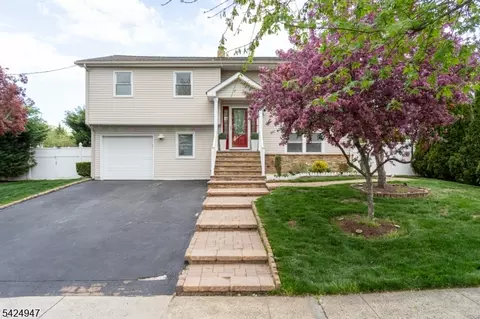 14 Hopatcong Dr, Lawrence Township, NJ 08648