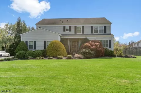 19 Daniel Dr, Hillsborough, NJ 08844