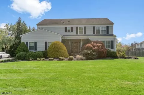 19 Daniel Dr, Hillsborough, NJ 08844