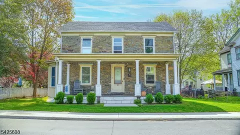 24 Green St, Milford, NJ 08848