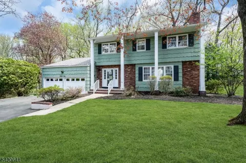 44 Manitou Cir, Westfield, NJ 07090