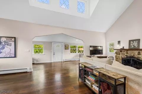 38 Falcon Dr, Budd Lake, NJ 07828