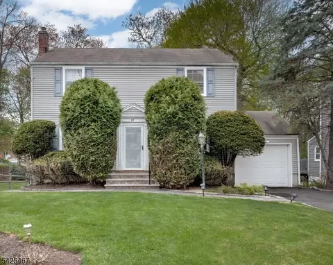 27 Longacre Dr, Livingston, NJ 07039