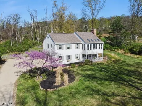 108 Beacon Hill Rd, Califon, NJ 07830