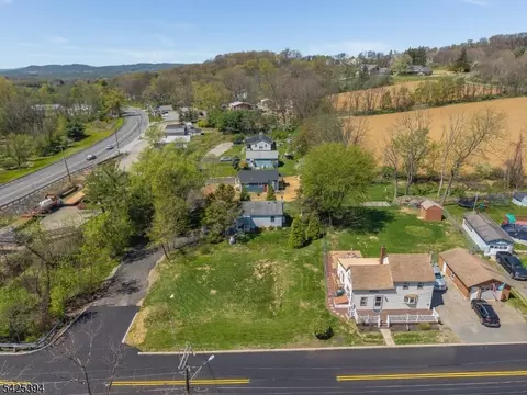 2 Maple Ln, Hampton Boro, NJ 08827 photo 4