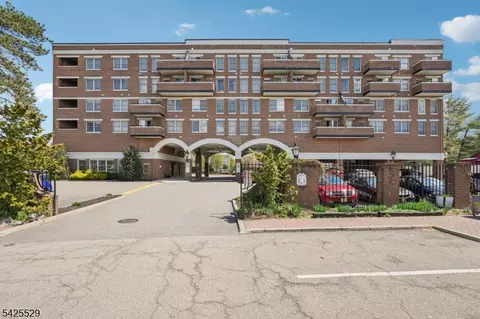 44 Iron Forge Sq #44, Pompton Lakes, NJ 07442