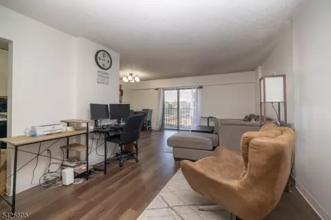 10 N Wood Ave #706, Linden, NJ 07036