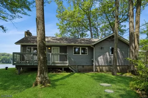 120 Island Rd, Highland Lakes, NJ 07422