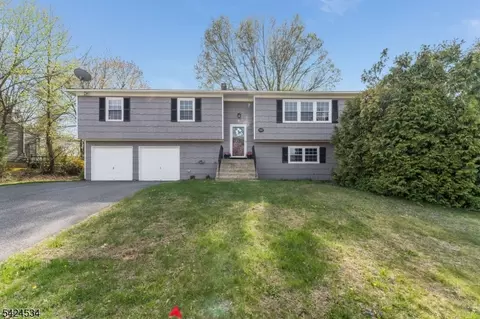 214 Powderhorn Dr, Phillipsburg, NJ 08865
