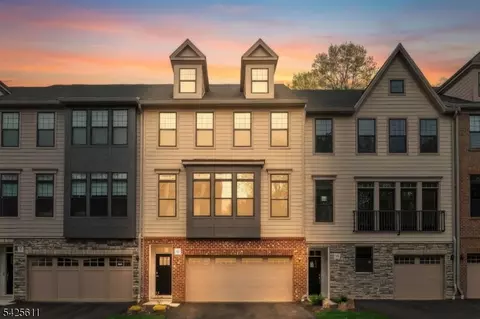 92 Cinnamon Dr, Upper Saddle River, NJ 07458