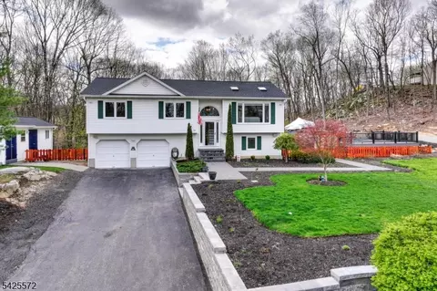 61 Lakeside Dr NW, Sussex, NJ 07461