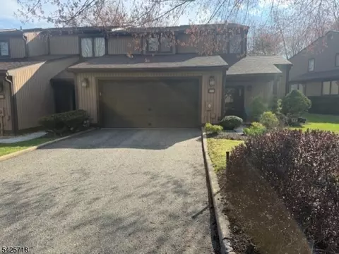 24 Ponds Cir, Wayne, NJ 07470