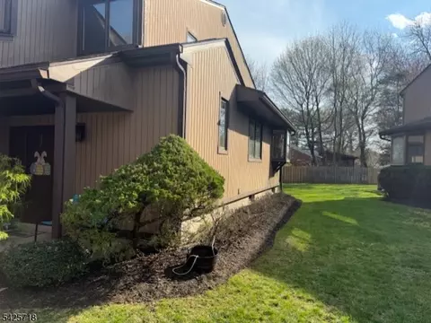 24 Ponds Cir, Wayne, NJ 07470 photo 2