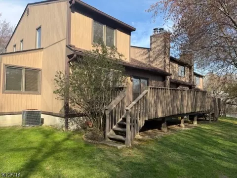24 Ponds Cir, Wayne, NJ 07470 photo 3