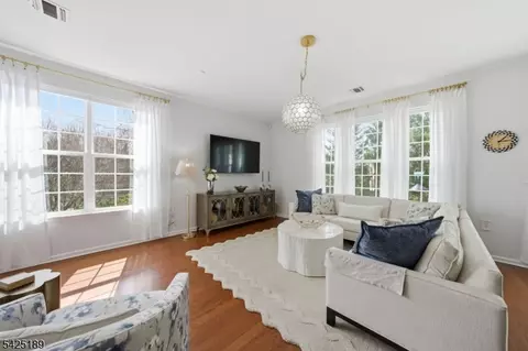 101 Birch Ct, Cedar Knolls, NJ 07927