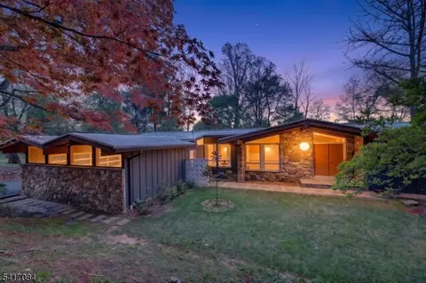 39 Skyline Dr, Morristown, NJ 07960